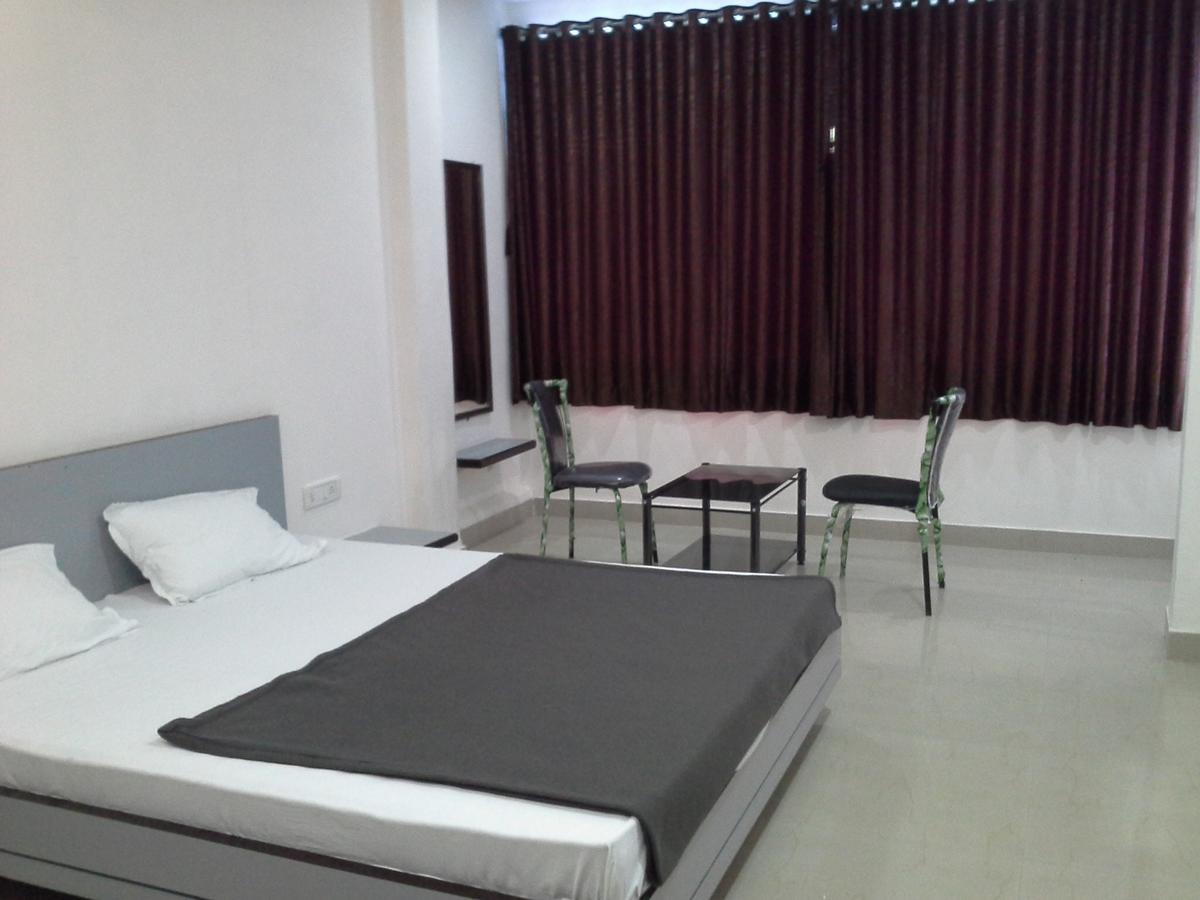 Galaxy Vaibhav Hotel Vasai Eksteriør billede