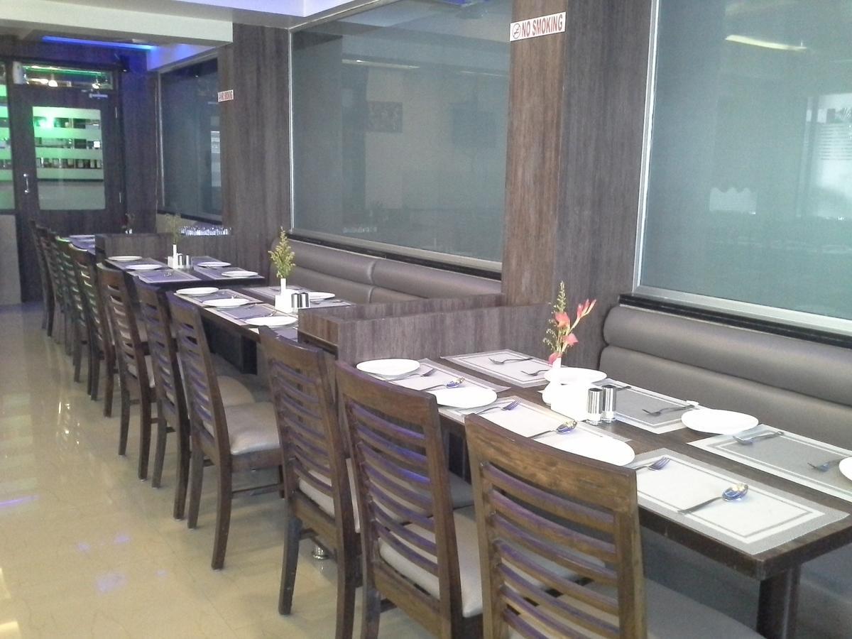 Galaxy Vaibhav Hotel Vasai Eksteriør billede