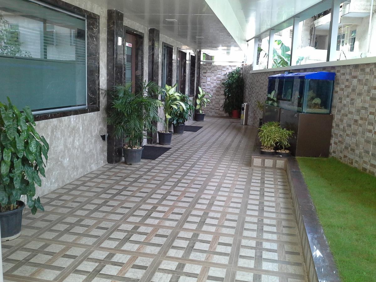 Galaxy Vaibhav Hotel Vasai Eksteriør billede