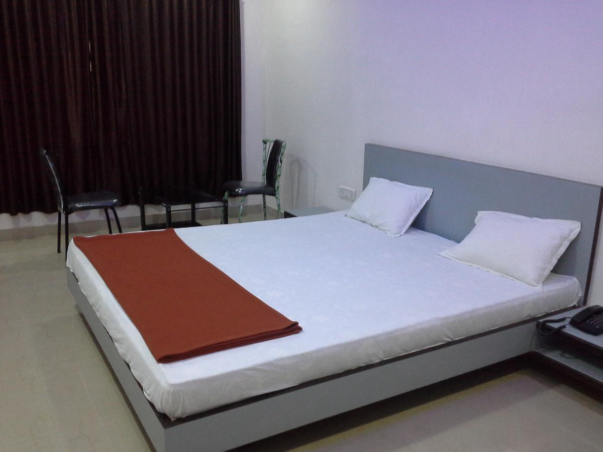 Galaxy Vaibhav Hotel Vasai Eksteriør billede
