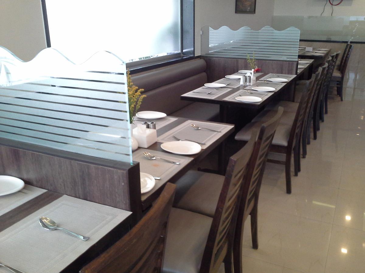 Galaxy Vaibhav Hotel Vasai Eksteriør billede